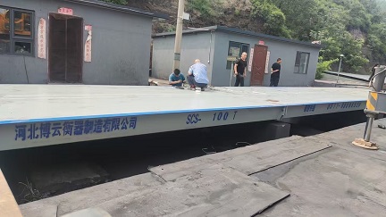 山西陽泉朱總100噸3.3*18米地磅緊急交付